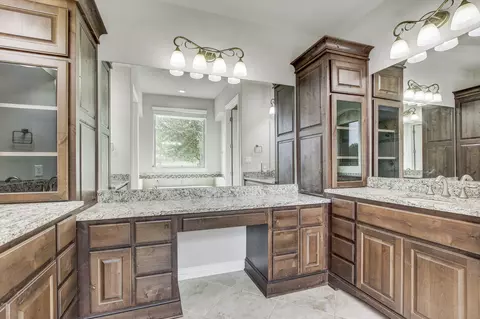 Bath - 312 Flintlock Dr, Leander, TX 78641 photo 1 of 2
