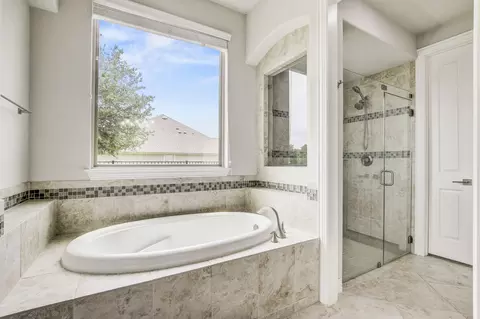 Bath - 312 Flintlock Dr, Leander, TX 78641 photo 2 of 5