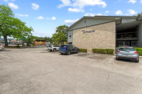 Exterior - 2303 E Side Dr #211, Austin, TX 78704 photo 2 of 11