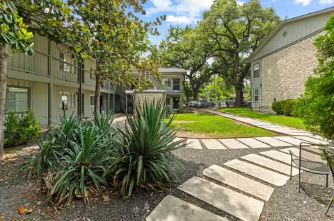 Exterior - 2303 E Side Dr #211, Austin, TX 78704 photo 7 of 11