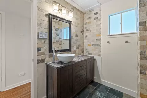 Bath - 2303 E Side Dr #211, Austin, TX 78704 photo 2 of 2