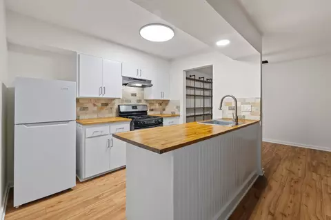 Kitchen - 2303 E Side Dr #211, Austin, TX 78704 photo 4 of 6