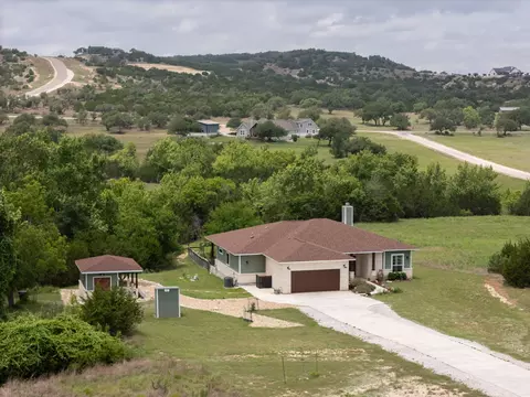 202 Falling Oak Dr, Blanco, TX 78606