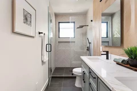 Bath - 2717 Lyons Rd #1, Austin, TX 78702 photo 3 of 6