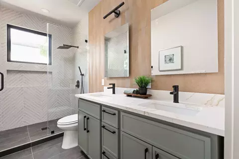 Bath - 2717 Lyons Rd #1, Austin, TX 78702 photo 2 of 6