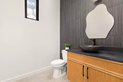 Bath - 2717 Lyons Rd #1, Austin, TX 78702 photo 1 of 6