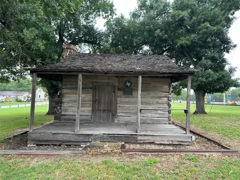 608 Lamar St, Luling, TX 78648 photo 7