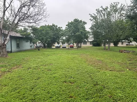 608 Lamar St, Luling, TX 78648 photo 3