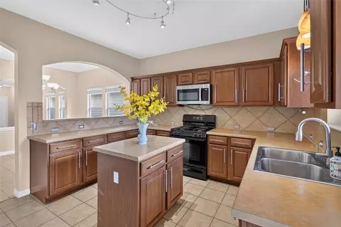 Kitchen - 3905 Bronco Bend Loop, Austin, TX 78744 photo 2 of 4