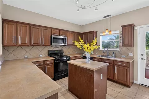 Kitchen - 3905 Bronco Bend Loop, Austin, TX 78744 photo 3 of 4