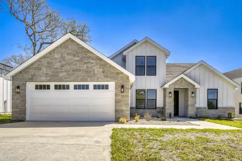 208 Ulupau Cir, Bastrop, TX 78602