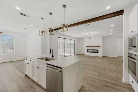 208 Ulupau Cir, Bastrop, TX 78602