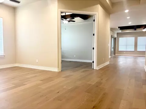 820 Desaix Dr, Georgetown, TX 78628 photo 4