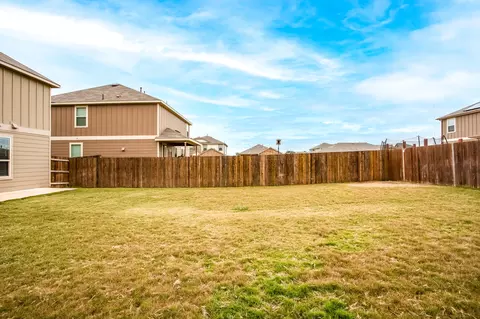 Exterior - 528 Staton St, Georgetown, TX 78626 photo 6 of 7