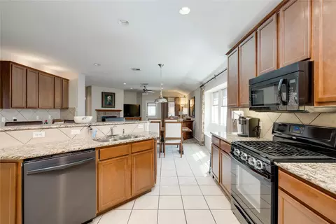 Kitchen - 1323 Talley Loop, Buda, TX 78610 photo 4 of 5