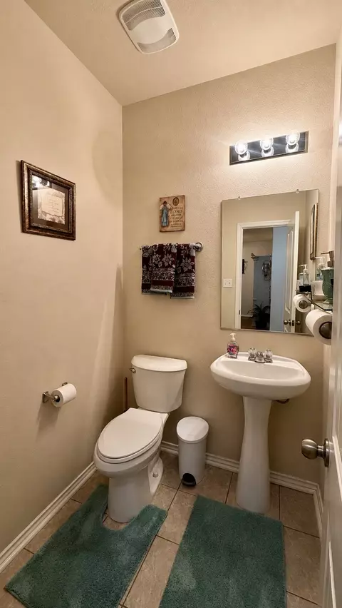 Bath - 18309 Windtree Ln, Elgin, TX 78621 photo 3 of 5