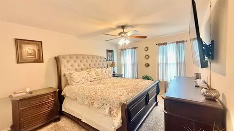 Bedroom - 18309 Windtree Ln, Elgin, TX 78621 photo 4 of 7