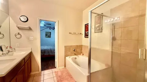 Bath - 18309 Windtree Ln, Elgin, TX 78621 photo 2 of 5