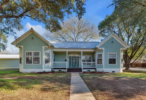 303 S Franklin St, La Grange, TX 78945