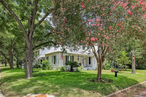 601 Garwood St, Smithville, TX 78957