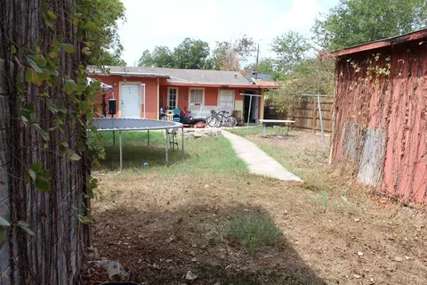 Exterior - 1113 Ebert Ave, Austin, TX 78721 photo 3 of 8