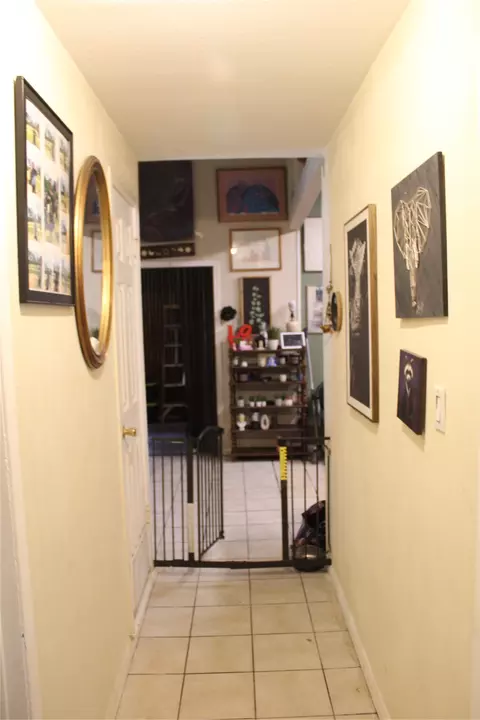 Entry Way - 1113 Ebert Ave, Austin, TX 78721 photo 3 of 4