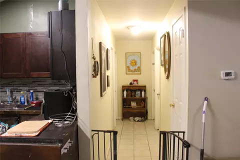 Entry Way - 1113 Ebert Ave, Austin, TX 78721 photo 4 of 4