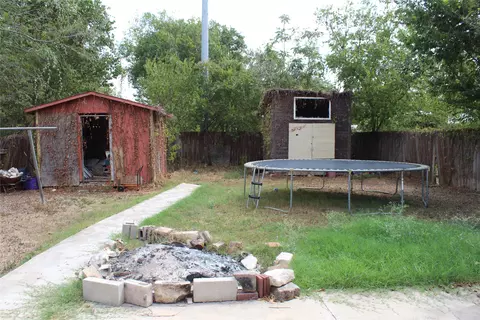 Exterior - 1113 Ebert Ave, Austin, TX 78721 photo 6 of 8