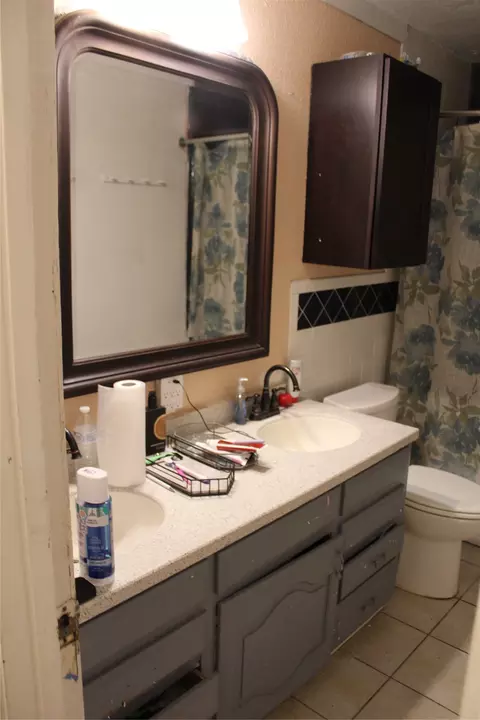 Bath - 1113 Ebert Ave, Austin, TX 78721 photo 2 of 3