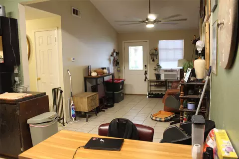 Entry Way - 1113 Ebert Ave, Austin, TX 78721 photo 2 of 4