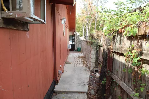 Exterior - 1113 Ebert Ave, Austin, TX 78721 photo 4 of 8