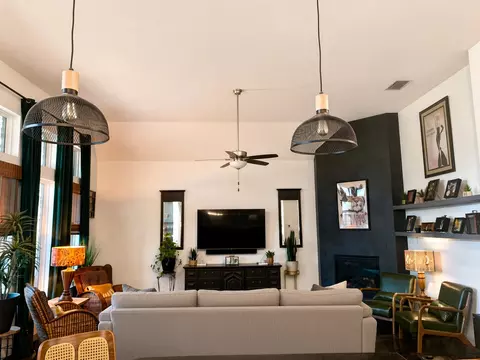 1335 Gruene Glen St, New Braunfels, TX 78132