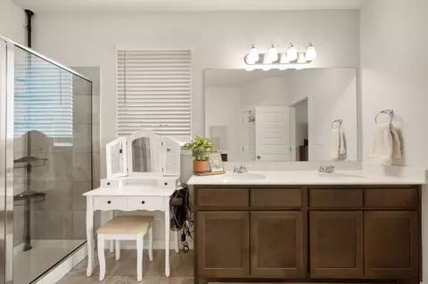 Bath - 205 Trellis Blvd, Leander, TX 78641 photo 2 of 4