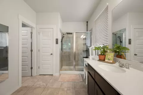 Bath - 205 Trellis Blvd, Leander, TX 78641 photo 3 of 4