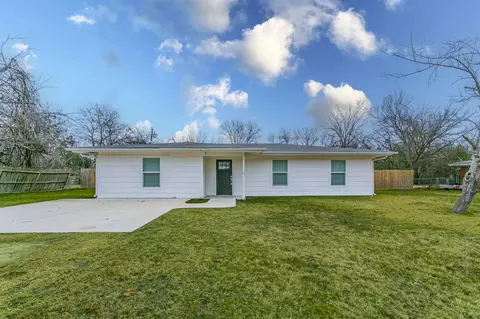 207 N 1st St, Little River Academy, TX 76554