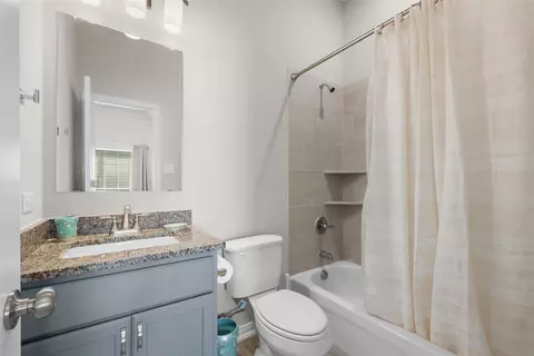 Bath - 6620 Mcgregor Loop, Killeen, TX 76549 photo 3 of 4