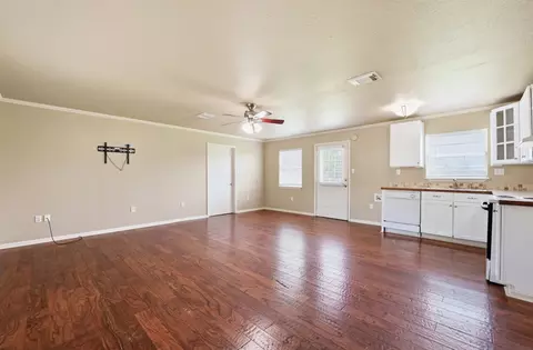 Living - 1127 Parr St, Luling, TX 78648 photo 1 of 4