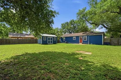 Exterior - 1127 Parr St, Luling, TX 78648 photo 6 of 8