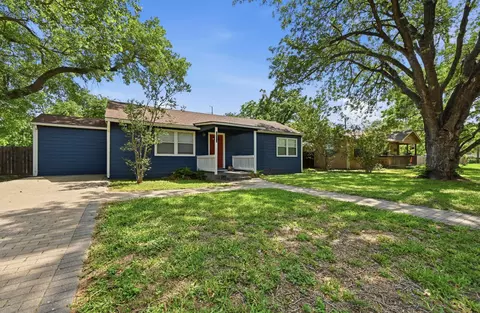 Exterior - 1127 Parr St, Luling, TX 78648 photo 3 of 8