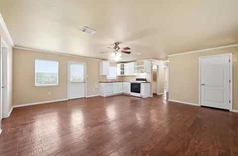 Living - 1127 Parr St, Luling, TX 78648 photo 2 of 4