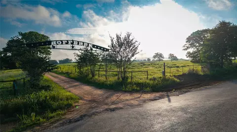 000 Hofferek Rd, Rosanky, TX 78953