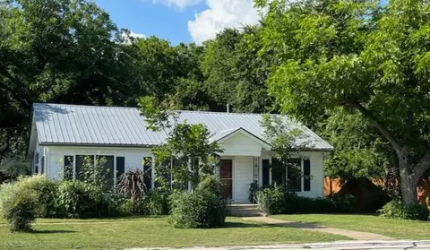 1106 Austin St, Bastrop, TX 78602