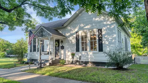 1305 S College St, Georgetown, TX 78626