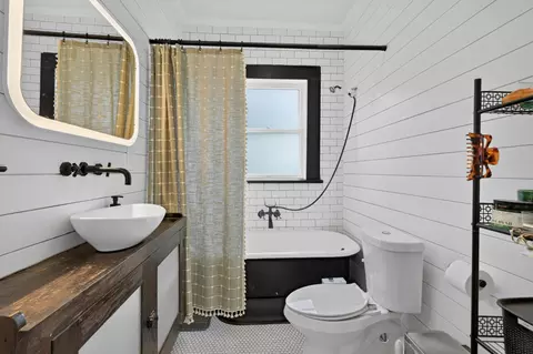 Bath - 307 E 35th St #A, Austin, TX 78705 photo 1 of 3