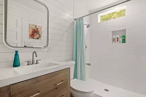 Bath - 307 E 35th St #A, Austin, TX 78705 photo 3 of 3