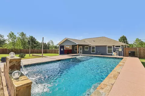 165 Cattlemens Dr, Bastrop, TX 78602