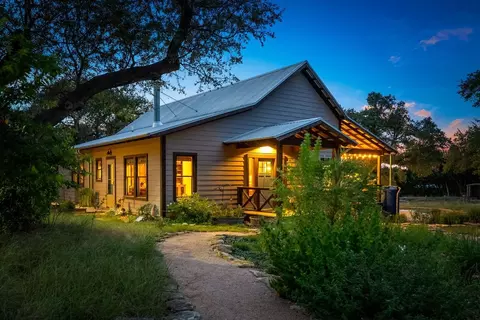 301 Mystic Overlook Dr, Dripping Springs, TX 78620