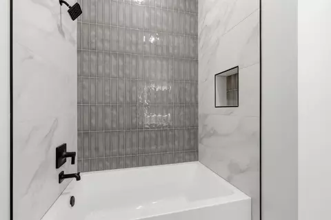 Bath - 5013 Rob Scott St, Austin, TX 78721 photo 7 of 8