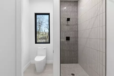Bath - 5013 Rob Scott St, Austin, TX 78721 photo 8 of 8