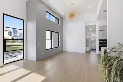 Living - 5013 Rob Scott St, Austin, TX 78721 photo 2 of 3